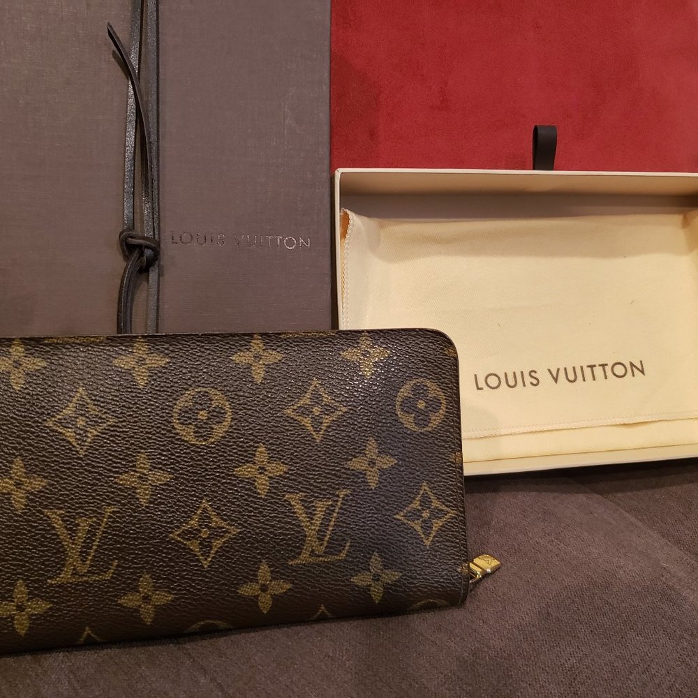 SOLD.  Louis Vuitton Monogram Porte-Monnaie